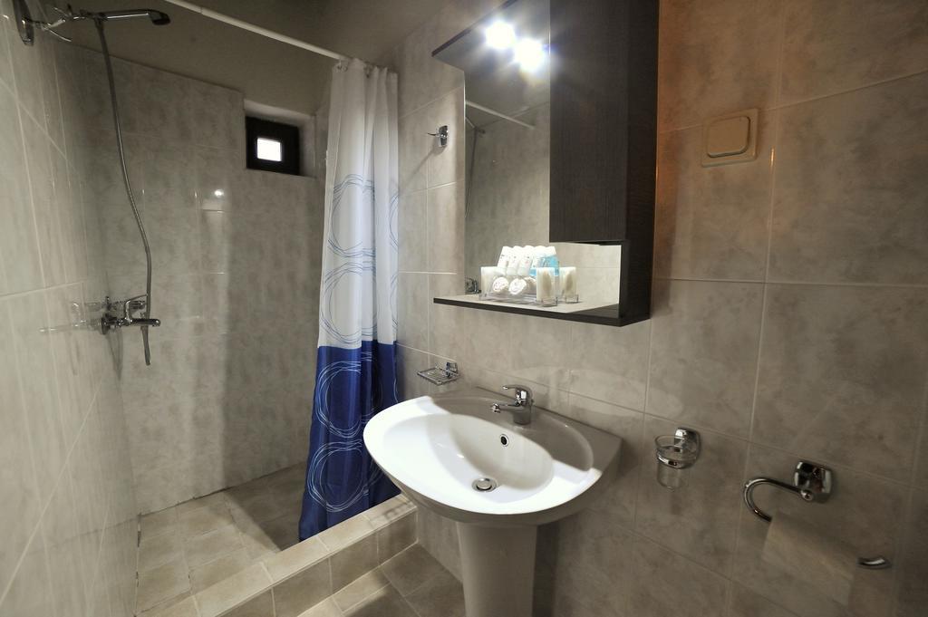 Guesthouse Papastoikou Agios Athanasios  Buitenkant foto