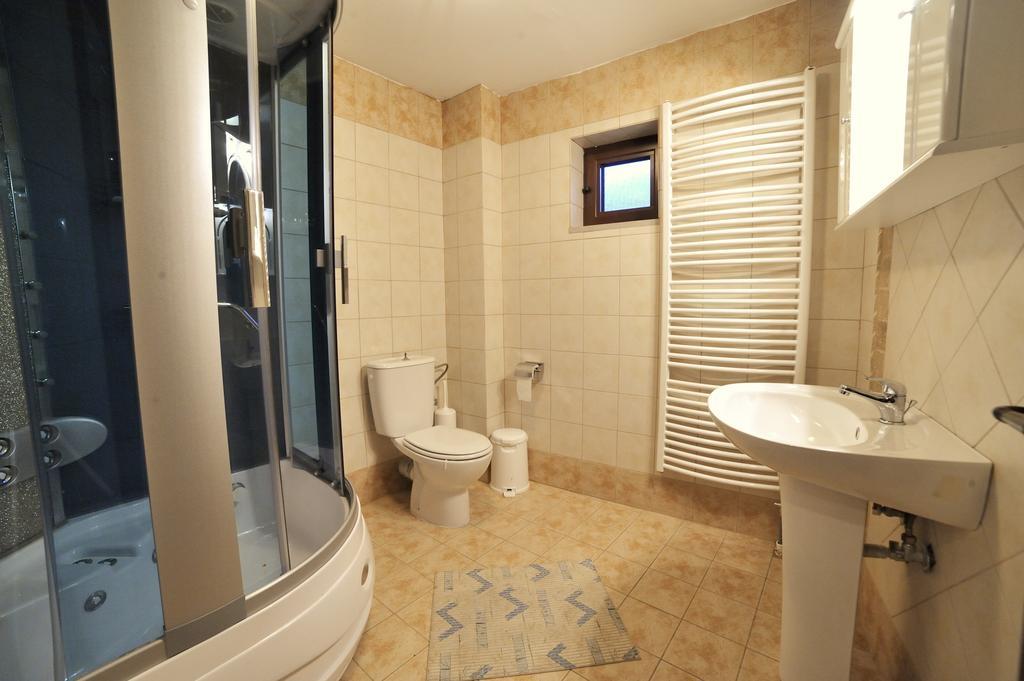 Guesthouse Papastoikou Agios Athanasios  Buitenkant foto